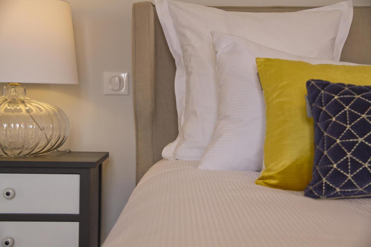 One-Bedroom King Suite Sofa Bed