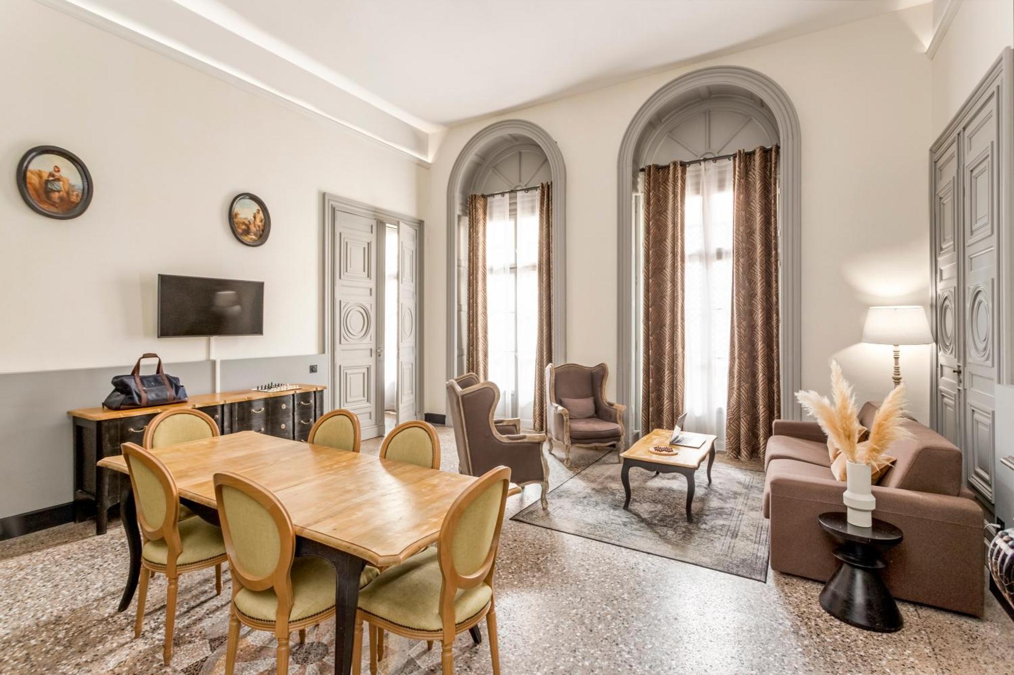 Superior One-Bedroom Apartment