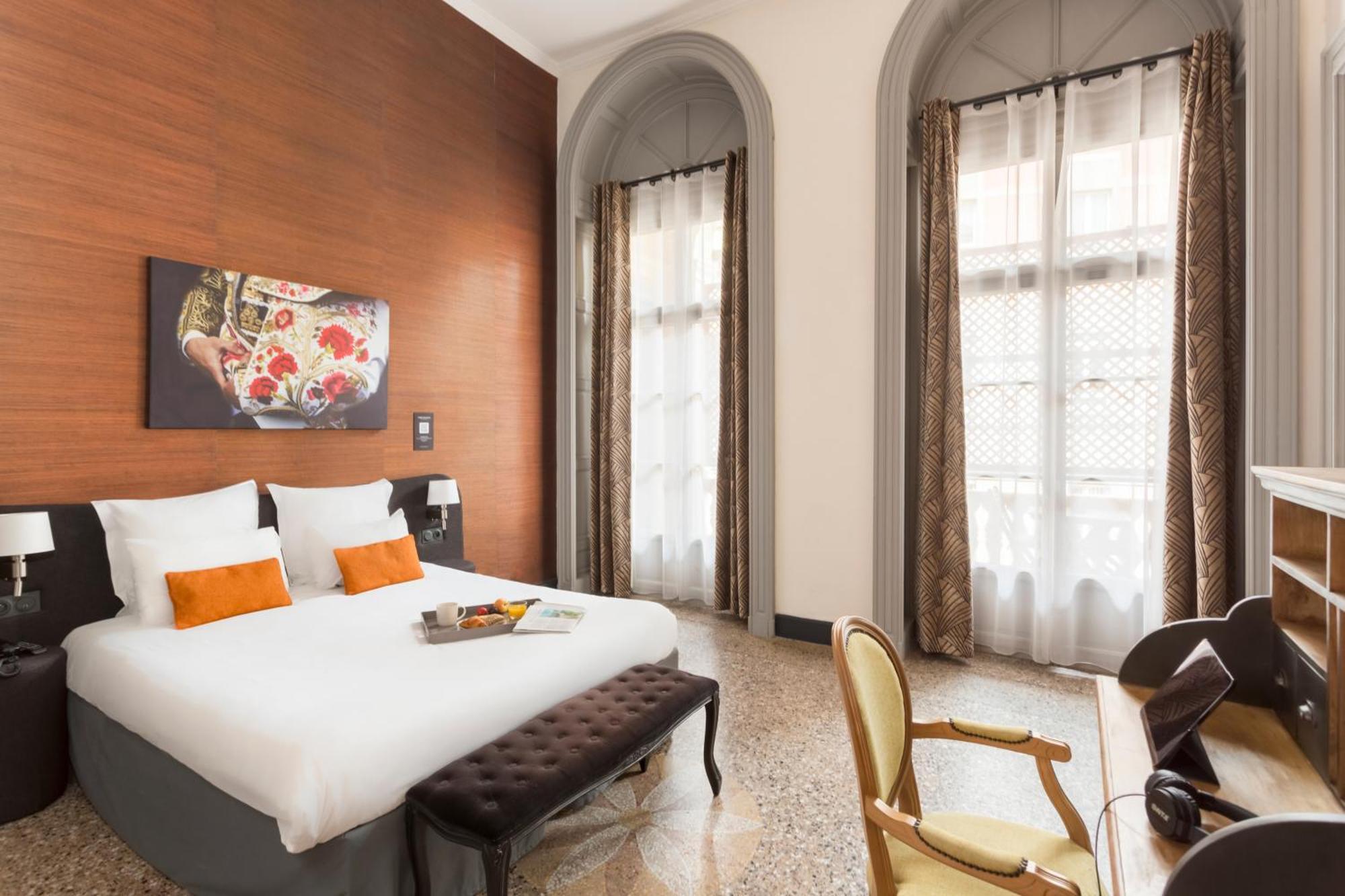 Superior One-Bedroom Apartment