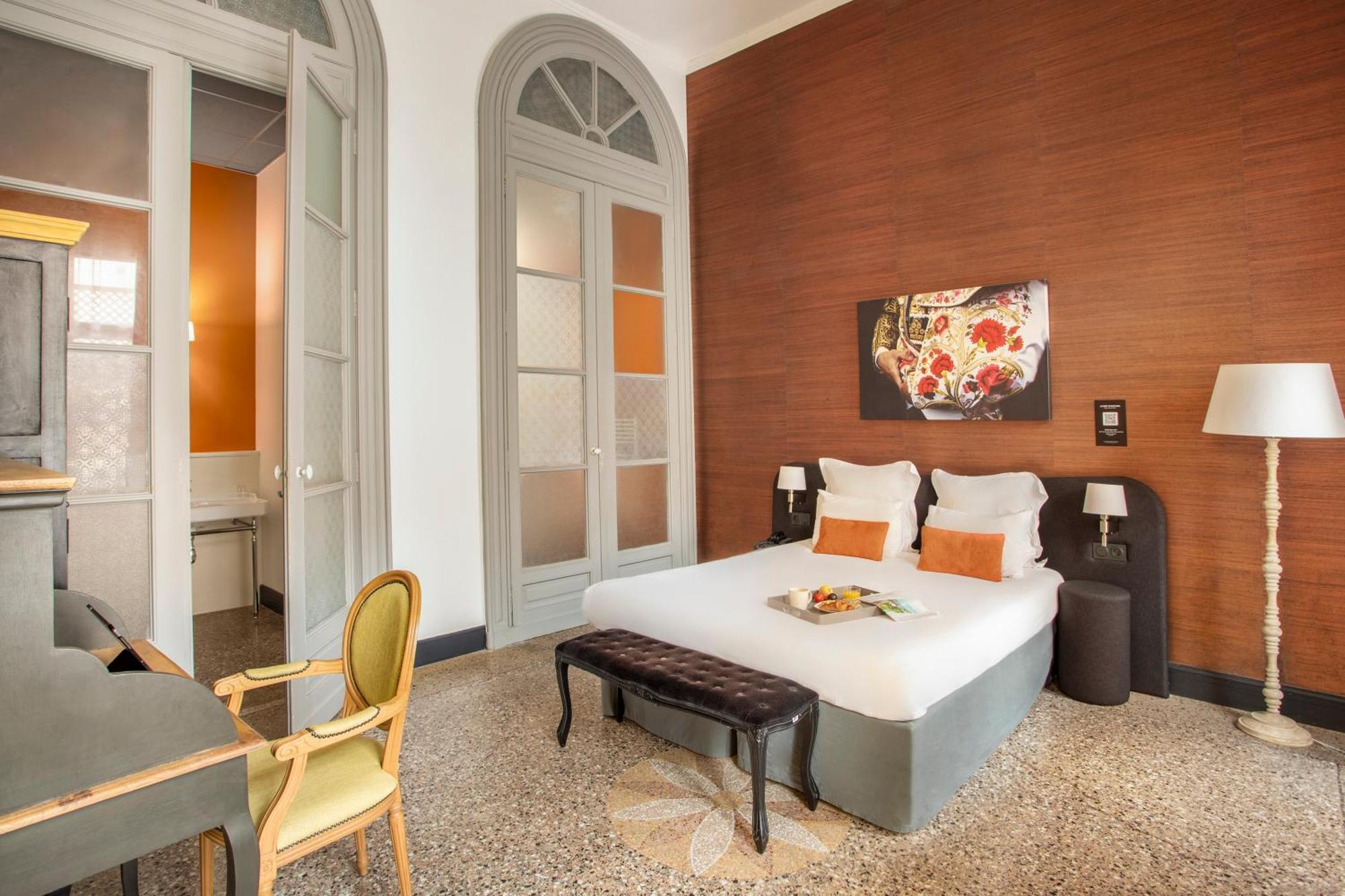 Superior One-Bedroom Apartment