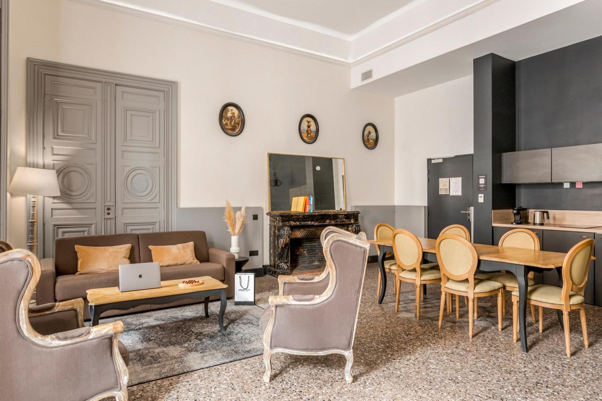 Superior One-Bedroom Apartment