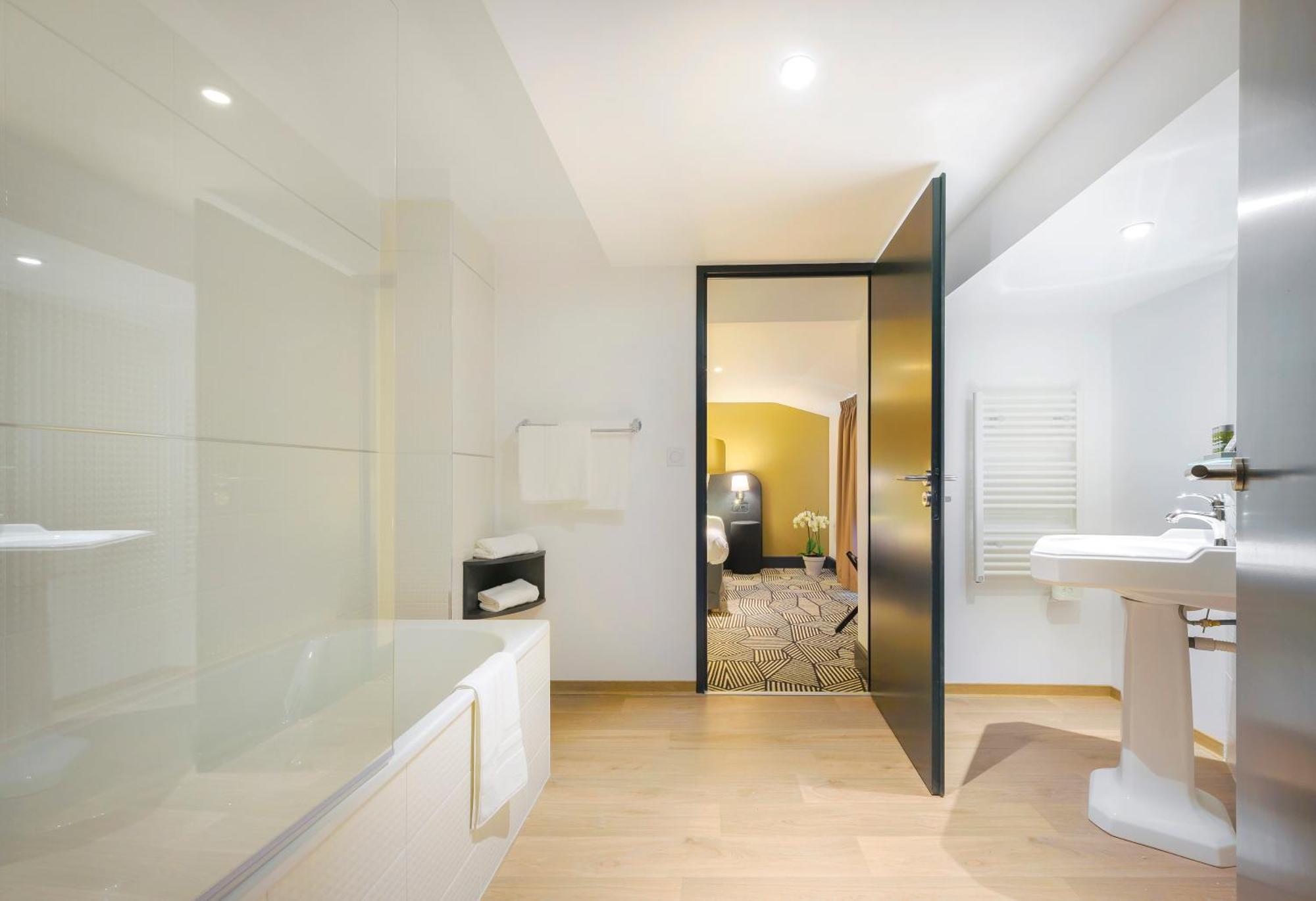 Superior One-Bedroom Apartment