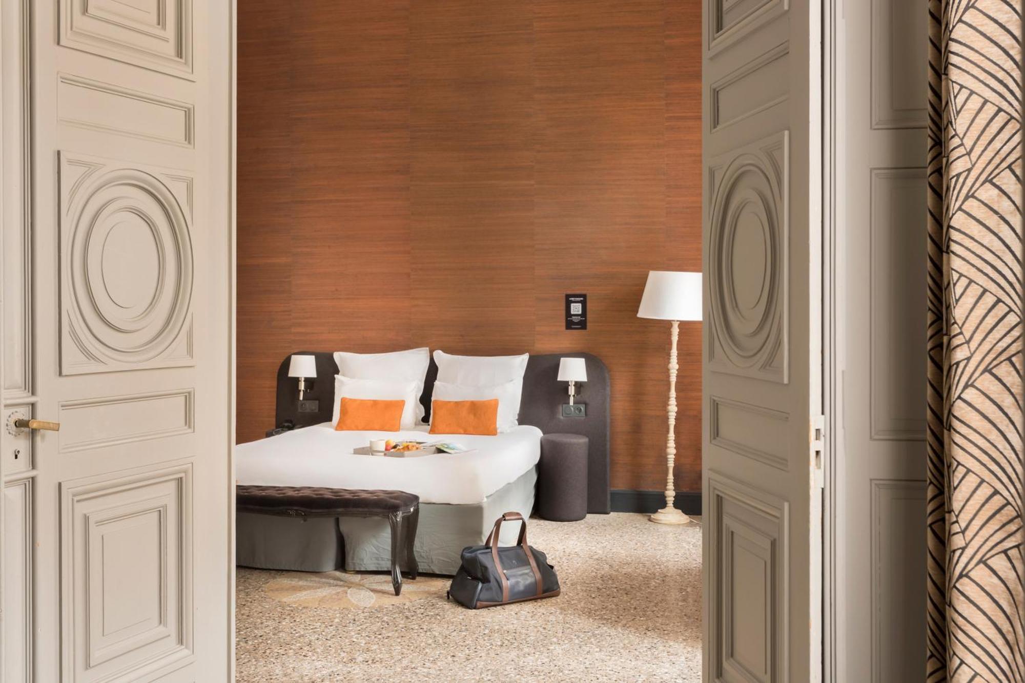 Superior One-Bedroom Apartment